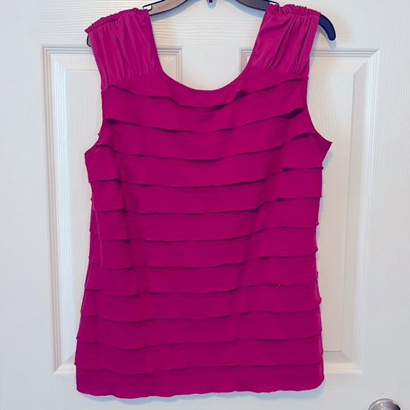 Pink ruffle tank top - Picture 2 of 4